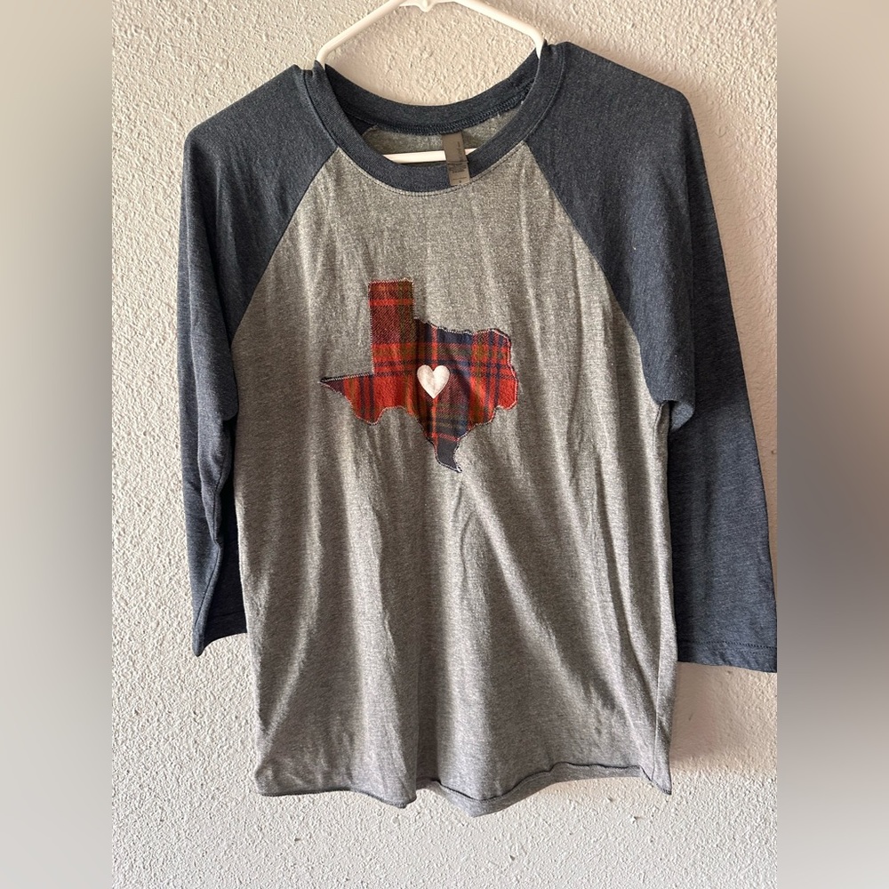 Plaid Texas 3/4 length Next Level t-shirt. Size small